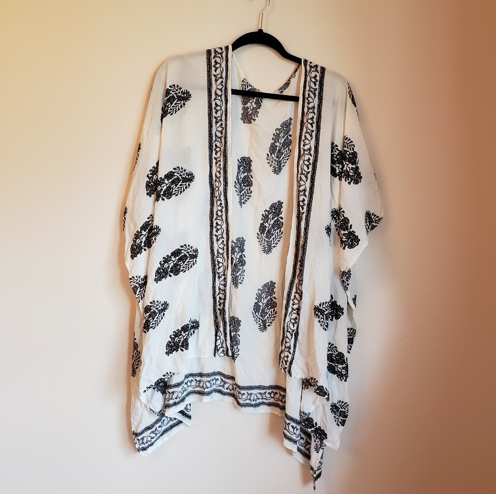 Black & White Tropical Kimono OS